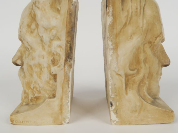 JOUANNY DURAND. Paire de serre-livres en plâtre, "Pasteur" et "Claude 