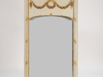 Vente aux enchères Trumeau Napoléon III de style Louis XVI en bois laqué gris et doré, à 