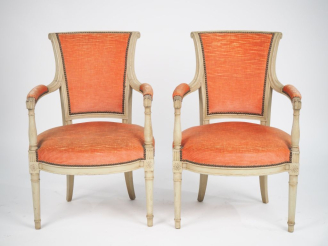 Vente aux enchères Paire de fauteuils Directoire en bois mouluré et laqué blanc, dossier 