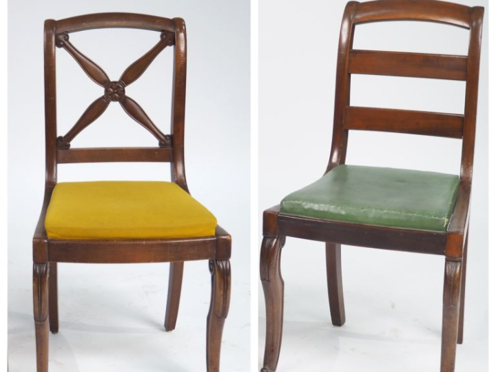 4 différentes chaises Restauration, dossiers ajourés à crosse. Garnitu
