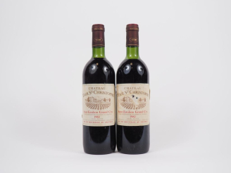 Vente aux enchères 2 BOUTEILLES CHÂTEAU TOUR ST CHRISTOPHE GCC ST ÉMILION - 1982 - 1 LB-E