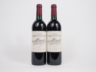 Vente aux enchères 2 BOUTEILLES CHÂTEAU LARRIVET HAUT BRION GRAVES - 2001 - 1 ETLA