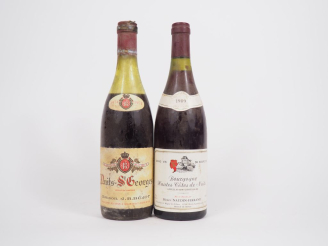 Vente aux enchères 2 BOUTEILLES : 1 NUITS ST GEORGES MAISON JB BÉJOT 1974 - 6,5 CM - CAPS