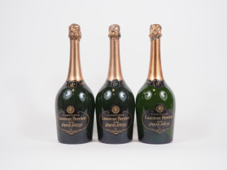 Vente aux enchères 3 BOUTEILLES CHAMPAGNE LAURENT PERRIER "CUVÉE GRAND SIÈCLE"