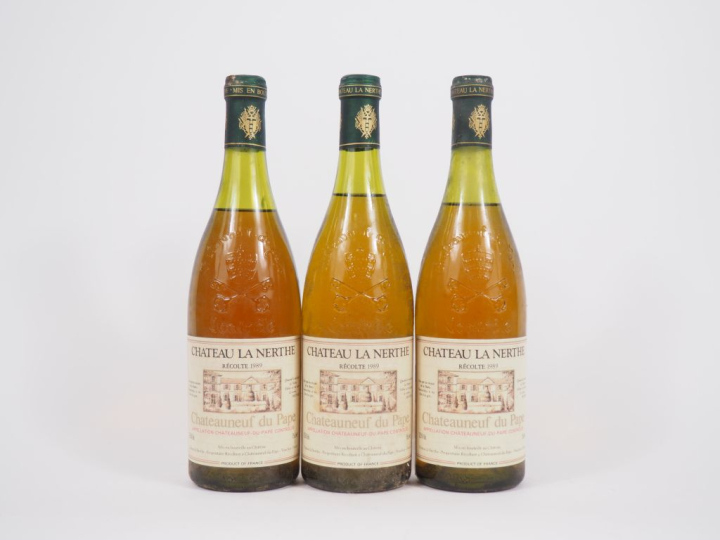 3 BOUTEILLES CHÂTEAUNEUF DU PAPE BLANC CHÂTEAU LA NERTHE - 1989 - 1 à 