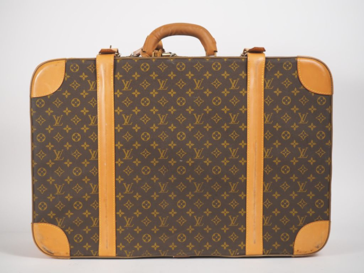 LOUIS VUITTON  Valise semi-rigide, modèle Stratos.  Monture rigide. Fe