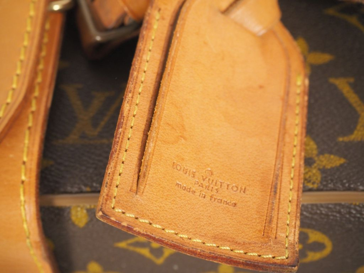 LOUIS VUITTON  Valise semi-rigide, modèle Stratos.  Monture rigide. Fe