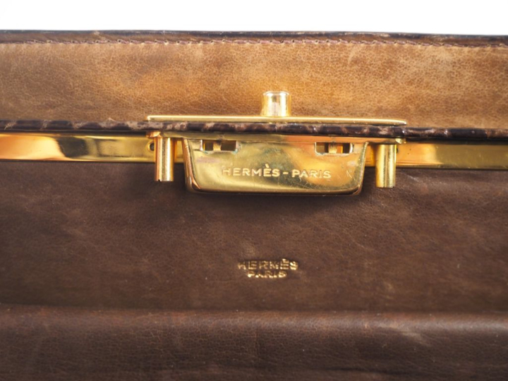 HERMÈS, Paris Sac modèle Pullman, en crocodile Porosus de couleur marr