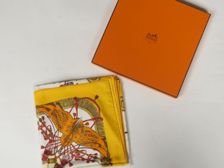 HERMES, Paris Carré de soie, modèle "Caparaçons de la France et de l'I
