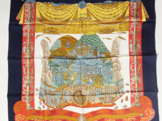 Vente aux enchères HERMES, Paris Carré de soie, modèle "L'Atlantide".  D'après Annie Faiv