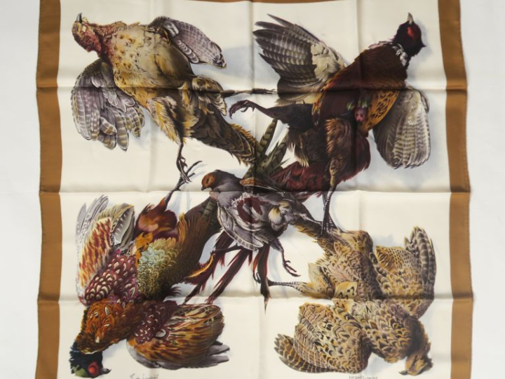 HERMES Carré de soie, modèle "Belle chasse".  Dessin par Henri de Lina