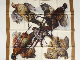 Vente aux enchères HERMES Carré de soie, modèle "Belle chasse".  Dessin par Henri de Lina