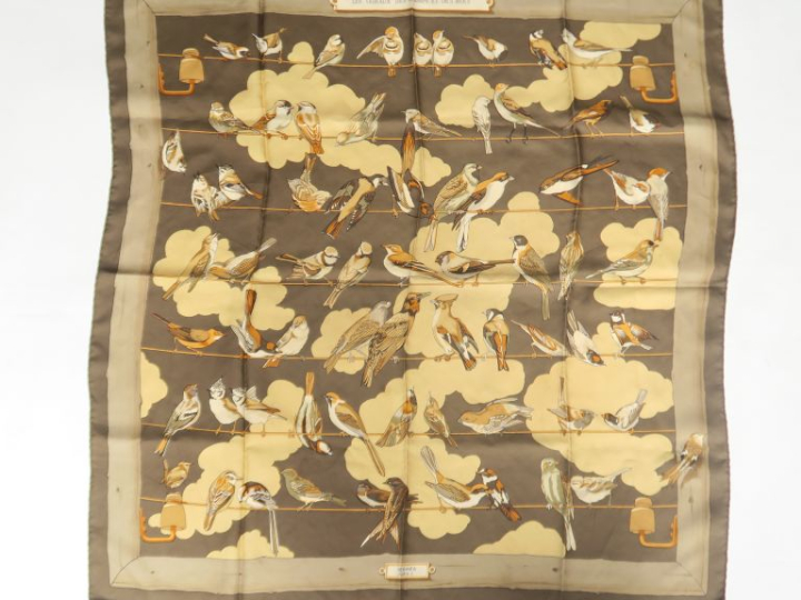 HERMES, Paris Carré de soie, modèle "Les oiseaux des champs et des boi