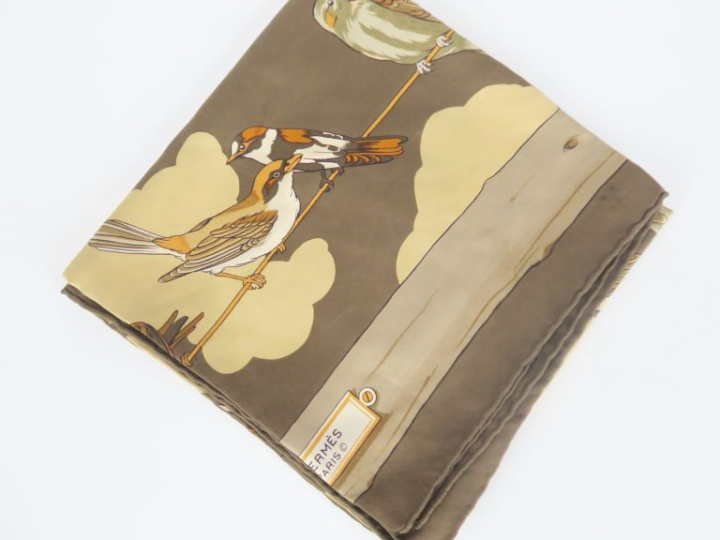 HERMES, Paris Carré de soie, modèle "Les oiseaux des champs et des boi