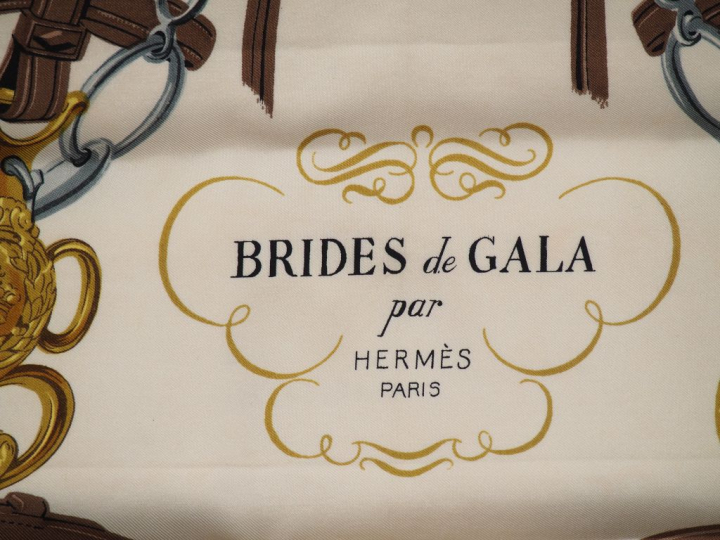 HERMES, Paris Carré de soie, modèle "Brides de Gala".  Signé. 90 x 90 