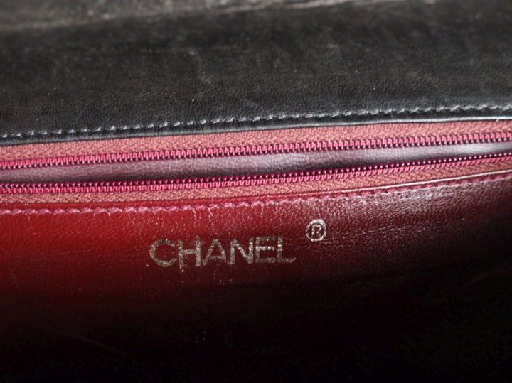 CHANEL, Paris Sac en cuir matelassé noir, modèle maxi Jumbo. Fermeture