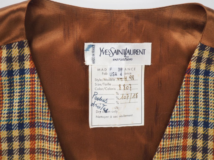 YVES SAINT LAURENT, Variation Gilet probablement en laine et soie, à d