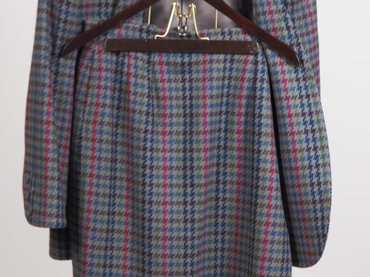 YVES SAINT LAURENT, Variation Ensemble de tailleur, veste et jupe, en 