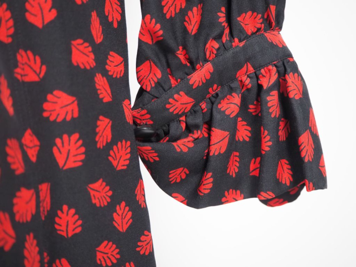 SAINT LAURENT, Rive gauche Robe longue à ceinture et manches longues, 