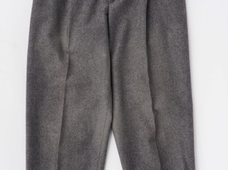 Vente aux enchères YVES SAINT LAURENT, Rive gauche Pantalon en laine chamarrée (100%) gri