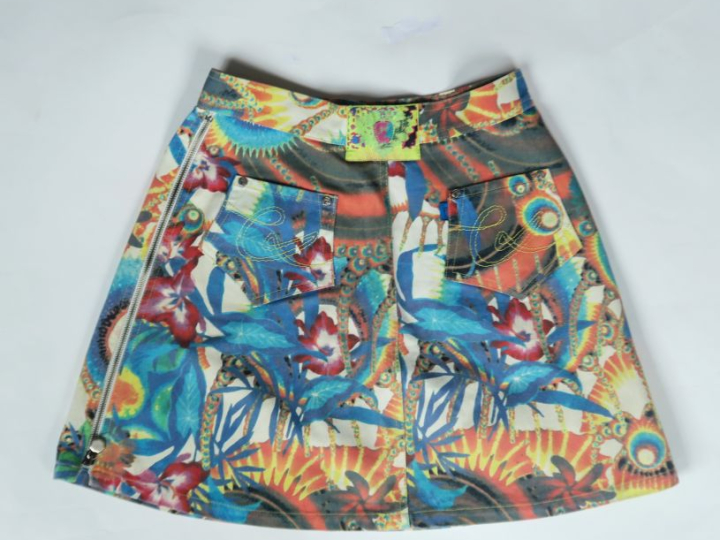 Jean's de Christian LACROIX, Jupe courte en coton (100%), à décor poly