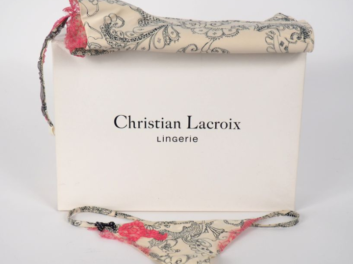 Christian LACROIX, Lingerie Ensemble corset string, à décor de motifs 