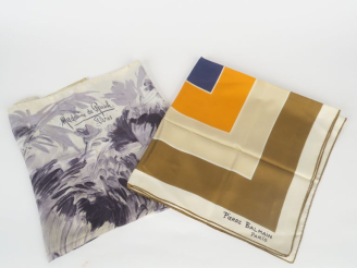 Vente aux enchères Pierre BALMAIN, Paris Carré de soie, à décor géométrique marron, orang