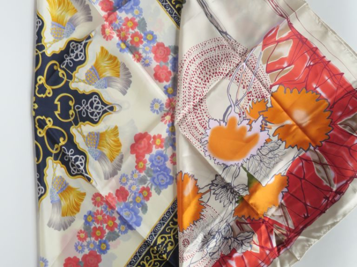 Pierre BALMAIN, Paris  Foulard en soie polychrome, modèle "François Ie