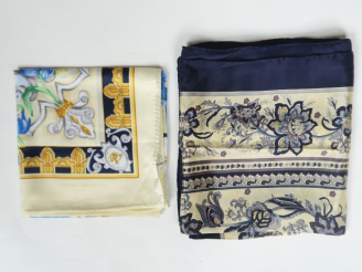 Vente aux enchères Pierre BALMAIN, Paris Foulard en soie polychrome, modèle "François Ier