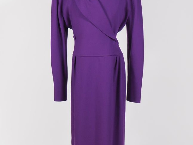 COURREGES, Paris Robe à manches longues violette en laine (100%).  Col