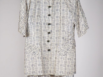 Vente aux enchères COURREGES, Paris Ensemble de tailleur, jupe et veste, en soie (100%), 