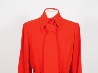 Vente aux enchères Mademoiselle RICCI, Nina RICCI Robe longue à ceinture.  Ouverture à l'