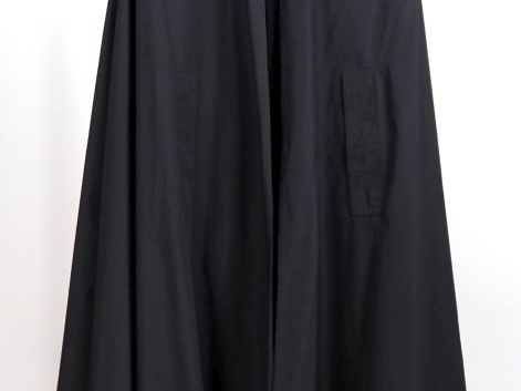 Jean-Louis SCHERRER, Boutique, Paris  Cape noire en coton (33%) et pol
