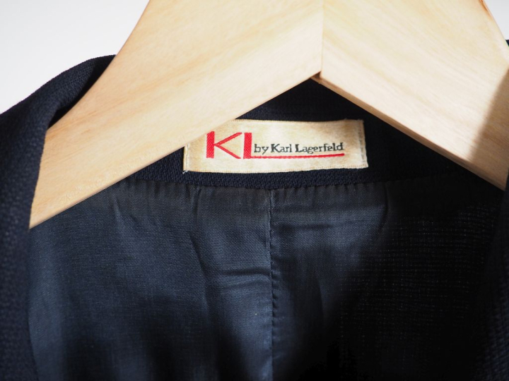 KL by KARL LAGERFELD Ensemble de tailleur bleu marine, veste et jupe, 