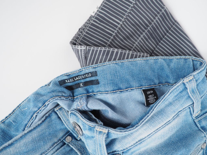 KARL LAGERFELD Ensemble comprenant :  - un pantalon en coton (98%) et 