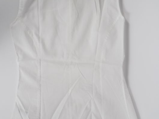KARL LAGERFELD Chemise sans manche blanche en coton (100%).  L'avant o