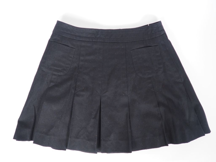KENZO Jupe courte plissée noir en coton (52%) et lin (48%). Deux poche