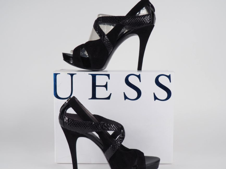 GUESS Paire de sandales à talon aiguille, brides, bout ouvert et plate