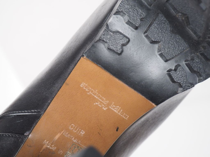 Stéphane KELIAN, Paris Paire de bottes à talons en cuir noir.  Taille.