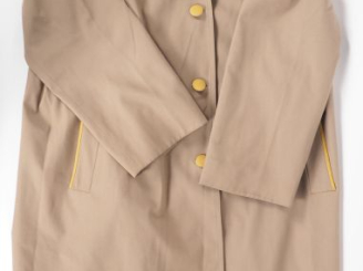 Vente aux enchères Claude HAVREY Trench en polyester (83%) et coton (17%) de couleur taup