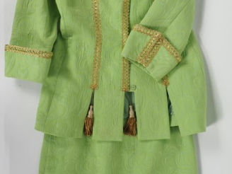 Vente aux enchères ALIMIA, Paris Ensemble de tailleur, veste et jupe, vert pomme, à décor