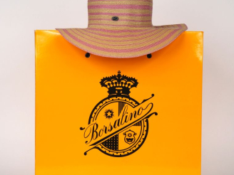 Vente aux enchères BORSALINO, Chapeau de femme en chanvre bicolore.  Dans sa boite d'orig