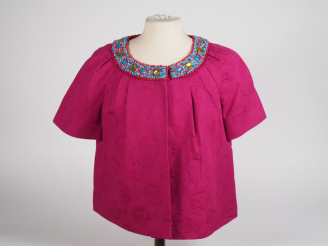 Vente aux enchères TARA JARMON Veste en coton (100%) fuchsia, à décor de fleurs.  Le col 