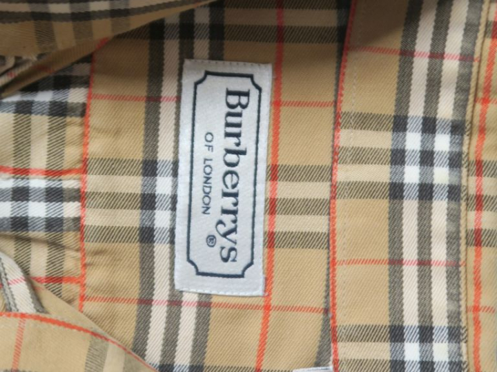 BURBERRYS, of London Chemise en coton.  Une poche plaquée à l’avant.  