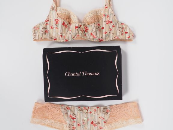 Chantal THOMASS Ensemble soutien gorge et string, à décor de fleurs su