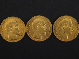 Vente aux enchères Trois pièces de 20 Francs or, 1857-A et 1858-A (x2). FRAIS ACHETEURS 1