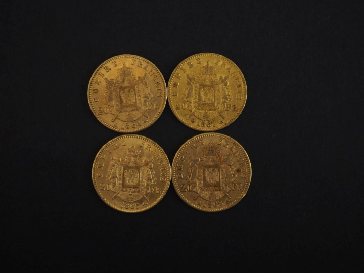 Quatre pièces de 20 Francs or, 1862-A, 1864-A, 1865-A et 1867-HB. FRAI