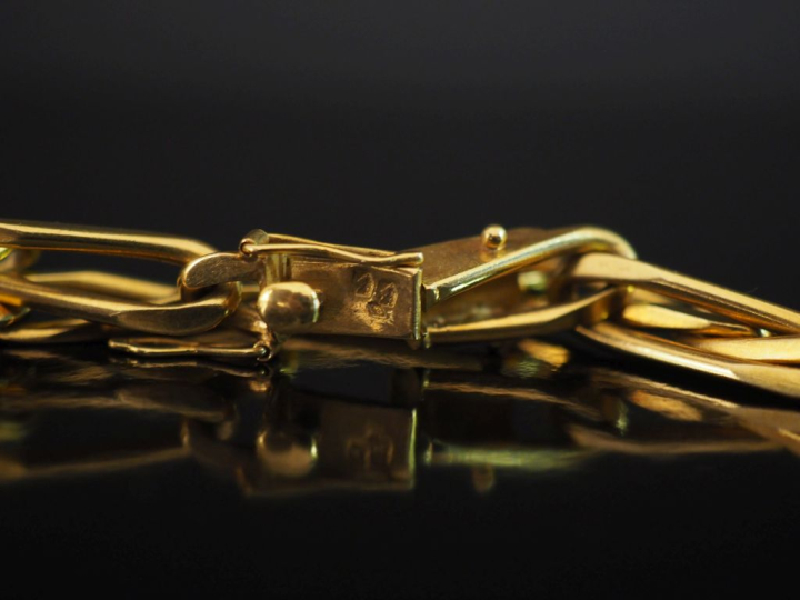 Bracelet gourmette en or jaune 750, maillons ovales.  Long. 18,5 cm Po