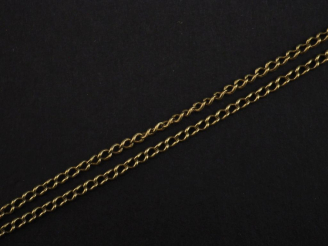 Vente aux enchères Chaine en or jaune 750, maille gourmette.  Poids. 5,49 g  (accidentée)