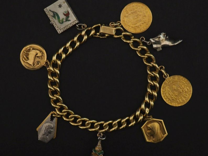 Bracelet souple en or jaune 750, maille gourmette, agrémenté de huit p